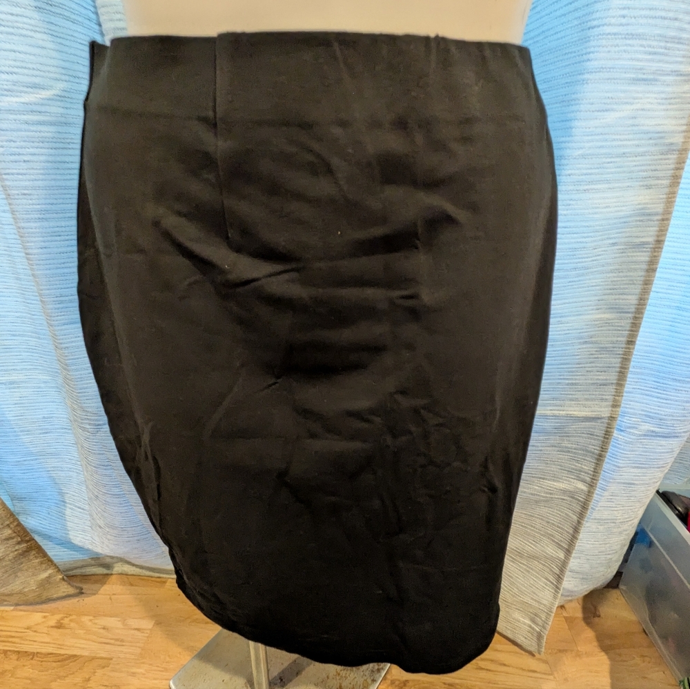 L.L. Bean Black Straight Skirt - L
